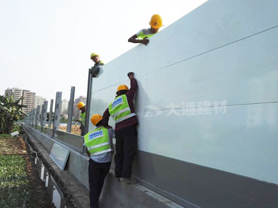 深圳大通建材施工工地鋼結(jié)構(gòu)圍擋價(jià)格是多少？