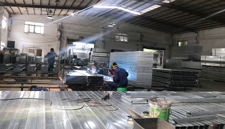 深圳大通建材，引領(lǐng)施工工地圍擋新市場(chǎng)，鋼圍擋、pvc圍擋生產(chǎn)銷(xiāo)售廠(chǎng)家。